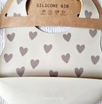 Bavoir en silicone avec forme cœurs - Beige