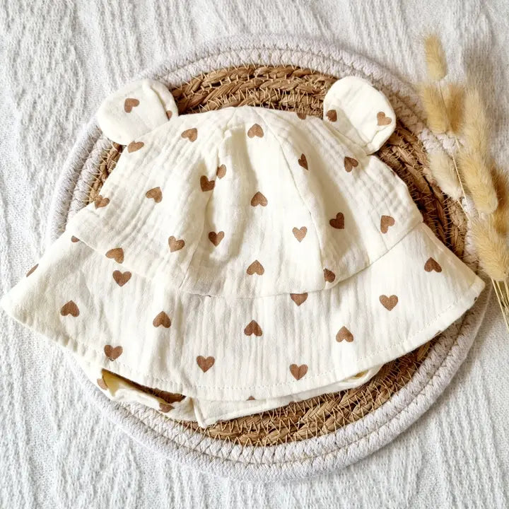 Chapeau de soleil en mousseline pour bébé - Beige avec des cœurs